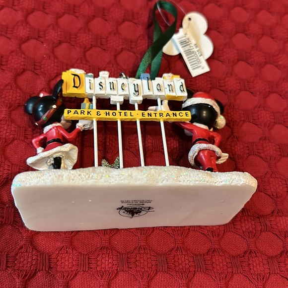 Disneyland park and hotel entrance ornament - Picture 5 of 6